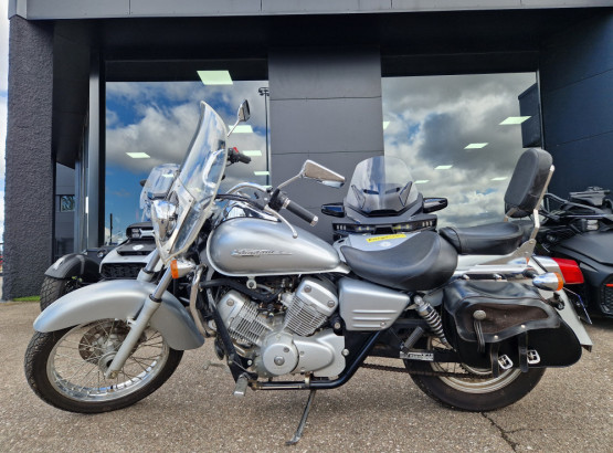 Honda 125 Shadow à saisir ...