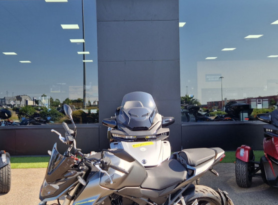 Honda 750 Hornet Comme Neuf à saisir