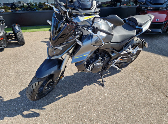 Honda 750 Hornet Comme Neuf à saisir